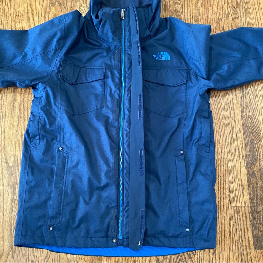 SOLD - North Face Men’s Blue Coat Medium - Picture 10 of 14